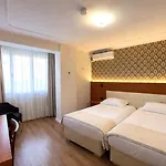 Signature Idea מלון טיראנה