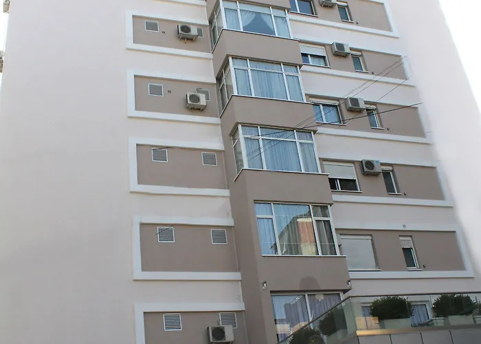 Signature Idea 3* Tirana